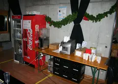 Ein Teil der bar mit Weihnachssdeko